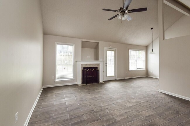 Foto del edificio - 5687 Mandy Smith Ln