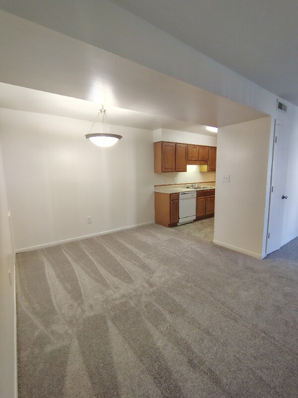 Foto del edificio - 600 Reusens Rd