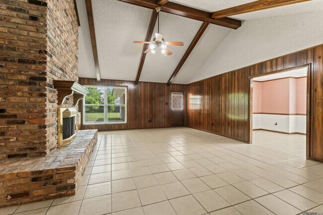 Building Photo - 5431 Charing Way Ave