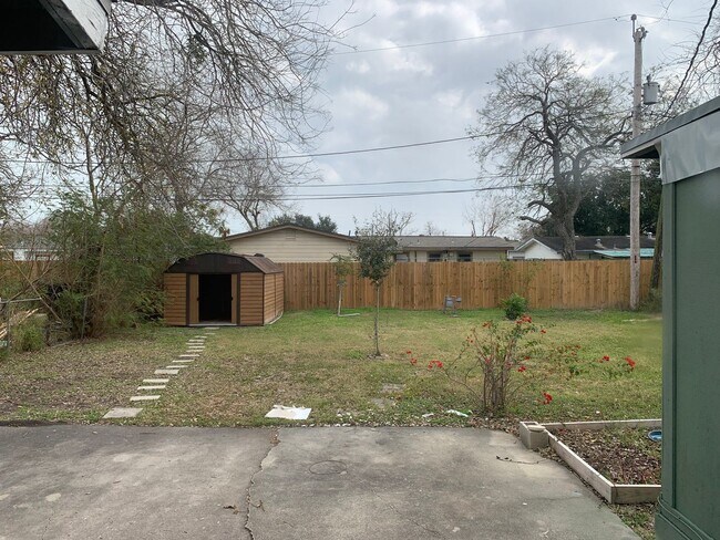 Building Photo - 3 br, 1 bath House - 946 Rickey Drive