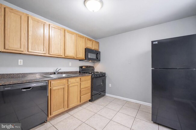 Building Photo - 48 E Scott St