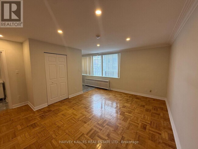 Photo du bâtiment - 180 Vaughan Rd