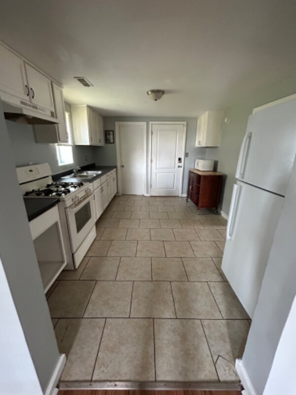 Building Photo - 2300 Schrage Ave