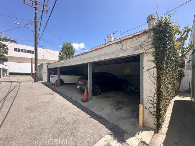 Foto del edificio - 137 S Roxbury Dr