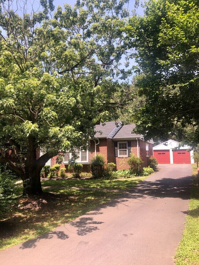 Foto del edificio - Wonderful 3 Bedroom Rancher in Chamberlayn...