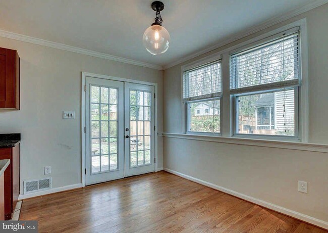 Building Photo - 2936 Woodlawn Ave