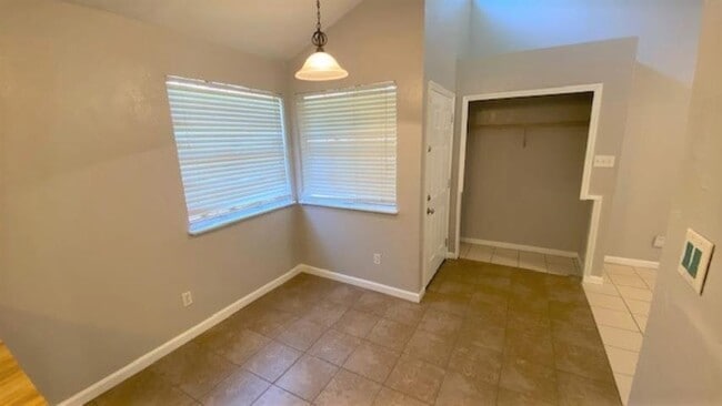 Building Photo - 6145 Greenon Ln