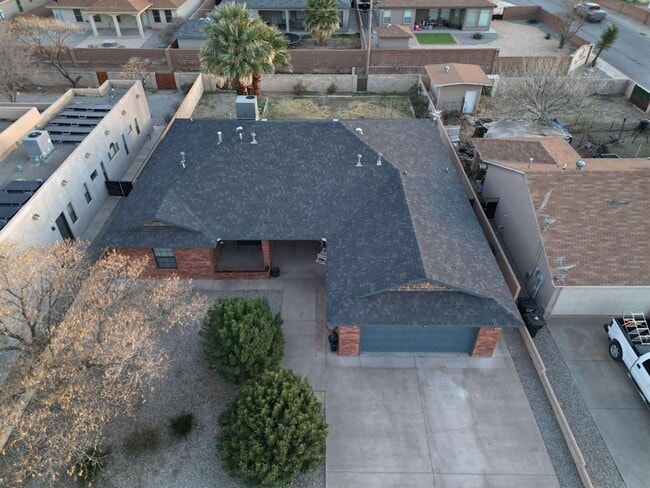 Building Photo - 1022 Mimosa Ave