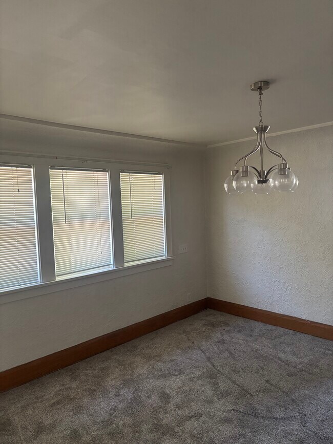 Comedor formal - 3801 13th St