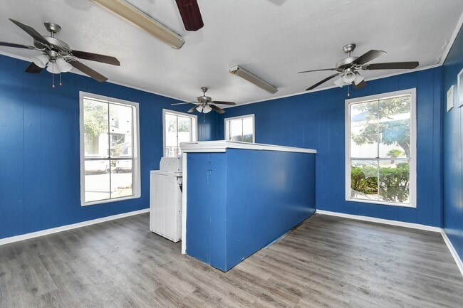 Foto del edificio - 12211 Fondren Rd