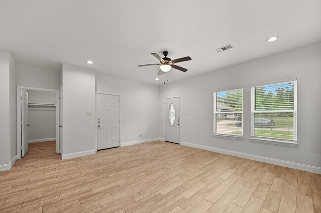 Building Photo - 3410 Eutopia St