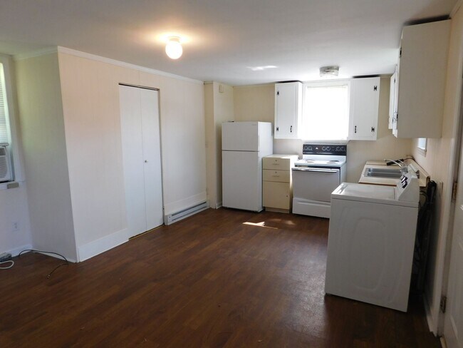 Foto del edificio - 2208 1/2 Spencer Avenue