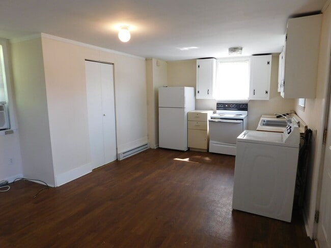 Building Photo - 2208 Spencer Ave