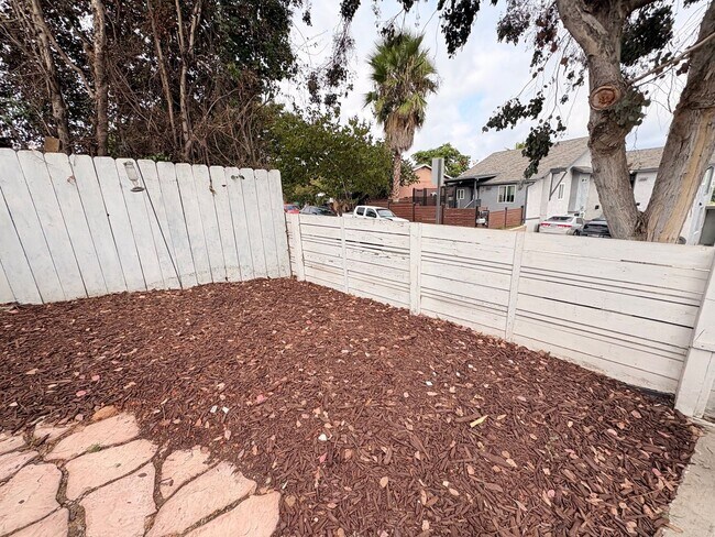 Foto del edificio - 4 Bedroom 2 Bath House For Rent in City He...