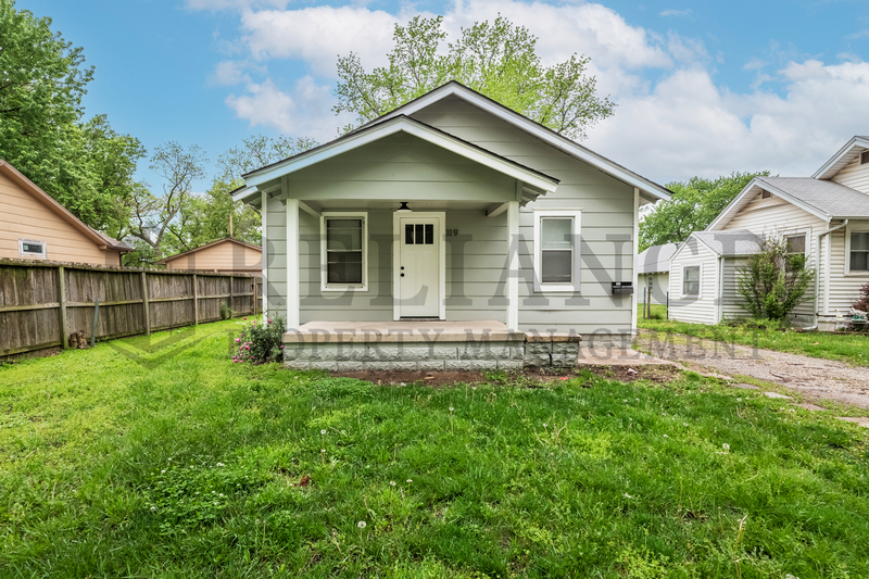 Primary Photo - 119 S Custer Ave