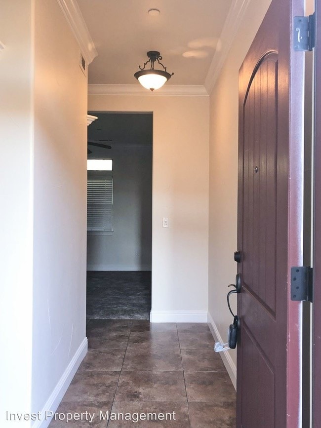 Building Photo - 870 Mission Sierra Ct