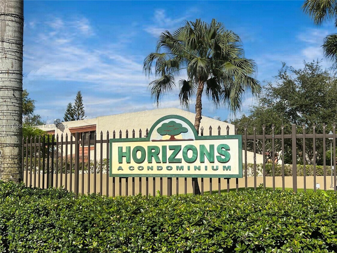 Foto principal - 8075 SW 107th Ave