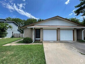 Building Photo - 2204 Berkett Dr