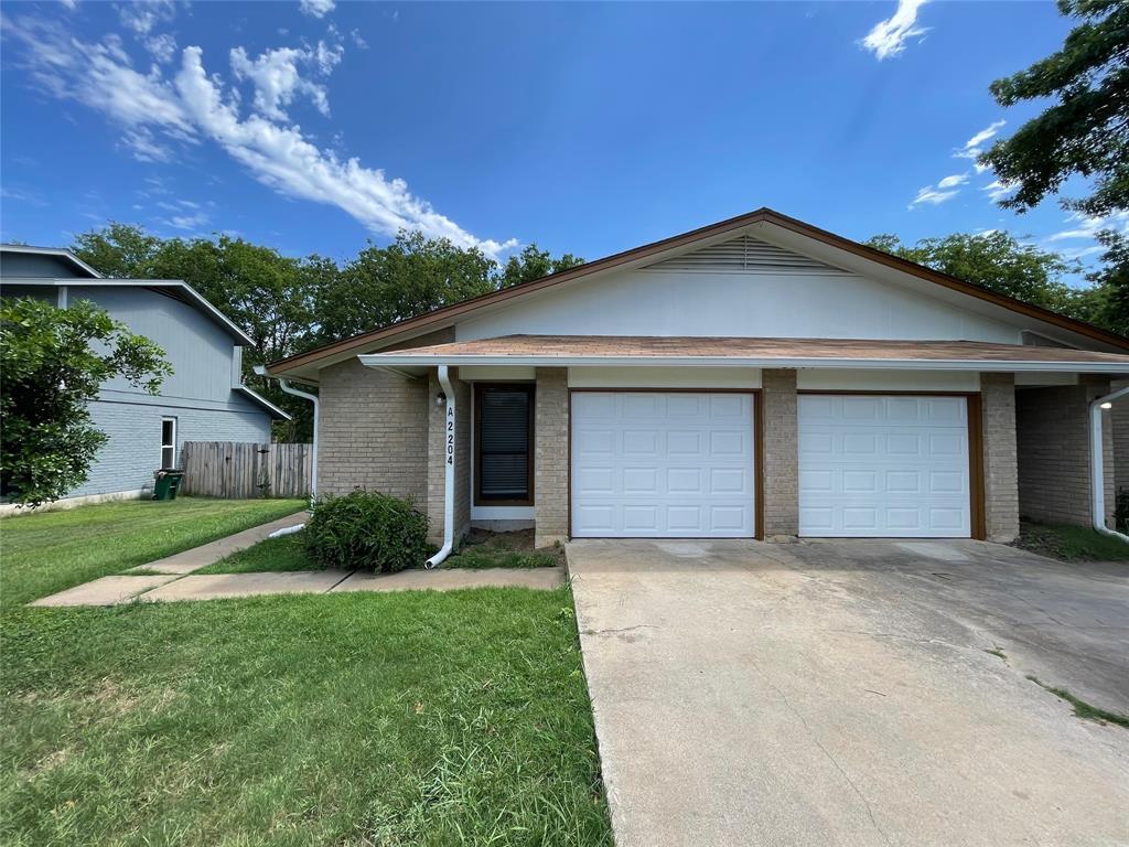 Foto principal - 2204 Berkett Dr