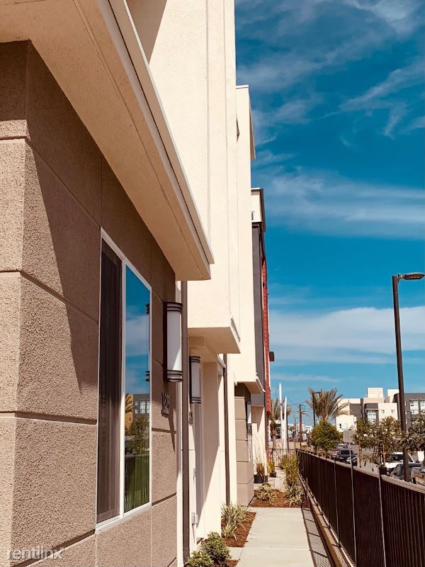 Building Photo - 4 br, 4 bath Townhome - 1828 Orion Ave