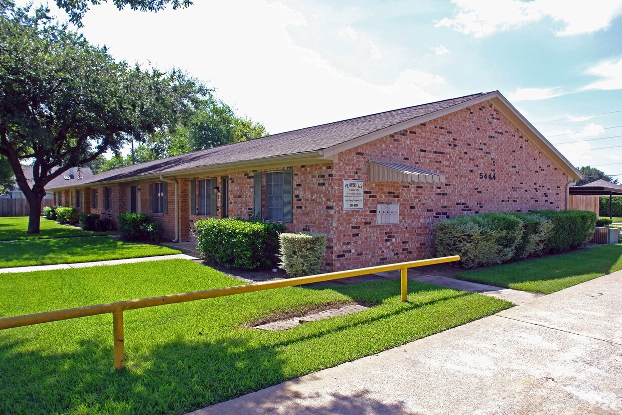 Primary Photo - 5444 Folsom Dr
