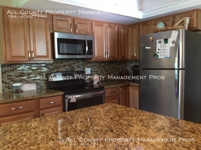 Building Photo - No HOA/Yard/Pet Friendly/MANY Updates