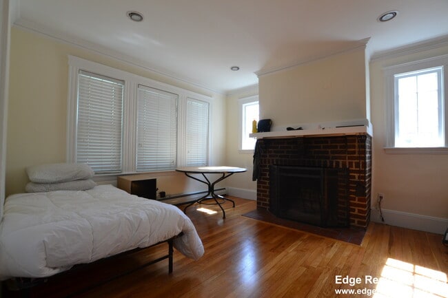 Building Photo - 59 Goodenough St