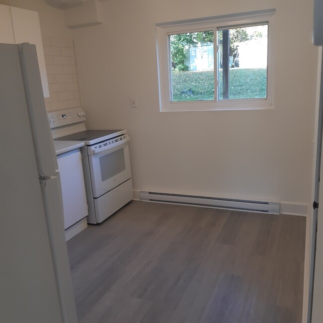 Photo du bâtiment - Beautiful 2 Bedroom Unit available!!