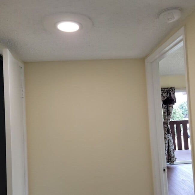 Building Photo - 570ap