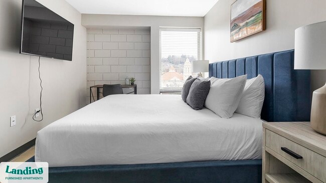 Building Photo - 2021 10th Ave S