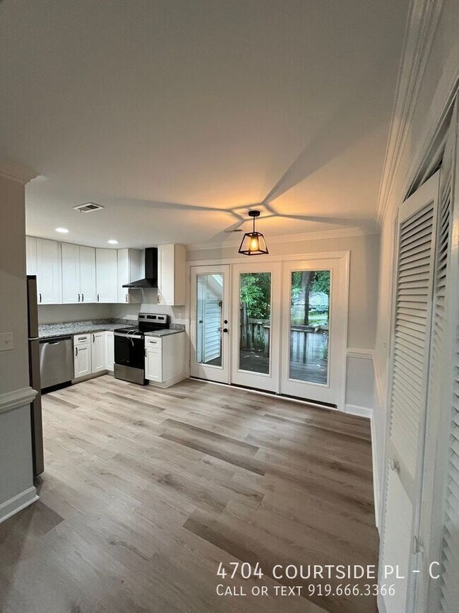 Foto del edificio - 4704 Courtside Pl