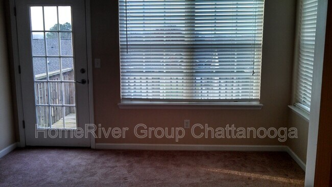 Foto del edificio - 5651 Mountain Oaks Ln