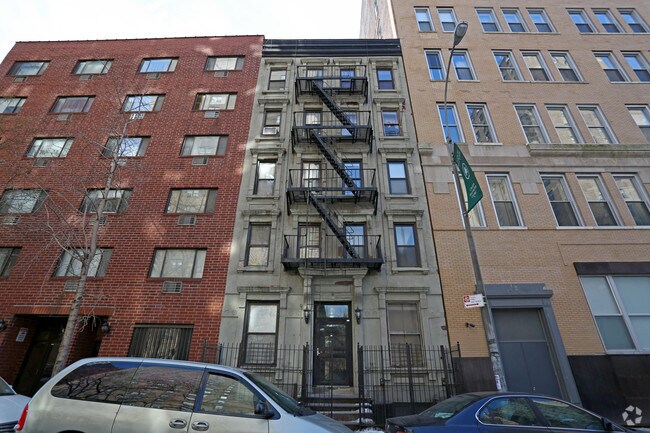 Foto del edificio - 416 W 25th St