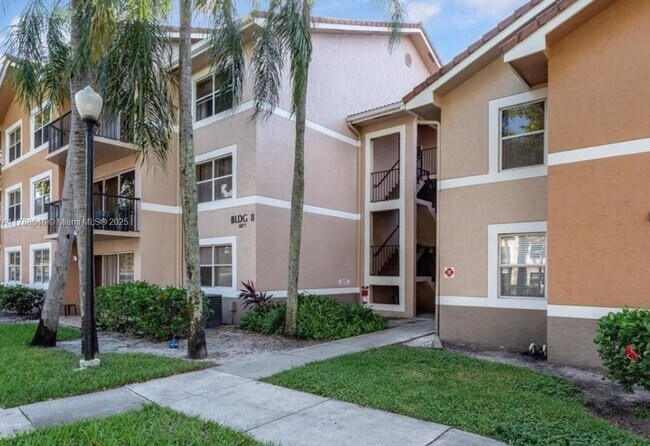 Foto del edificio - 8871 Wiles Rd