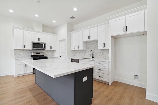 Building Photo - 4627 Balkin St