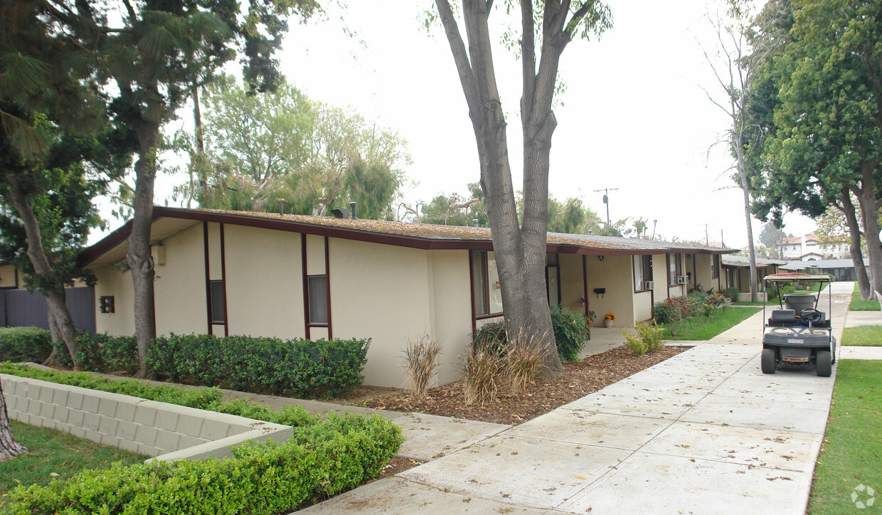 Foto del edificio - Claremont Village Green