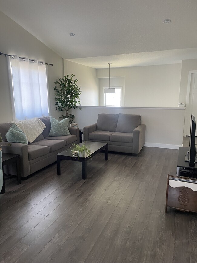 Photo du bâtiment - 4227 Green Apple Dr