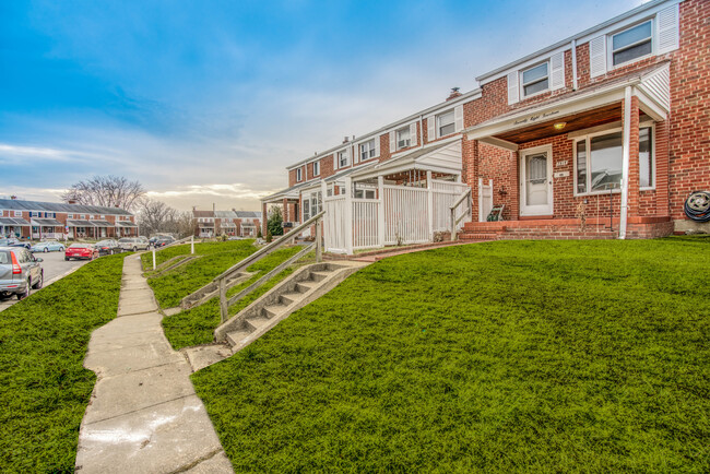 Building Photo - 7814 Charlesmont Rd