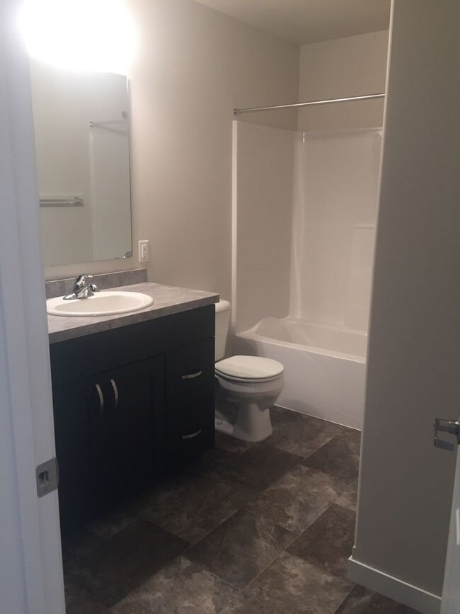 Building Photo - 3 Bed 3 Bath Single Family Home