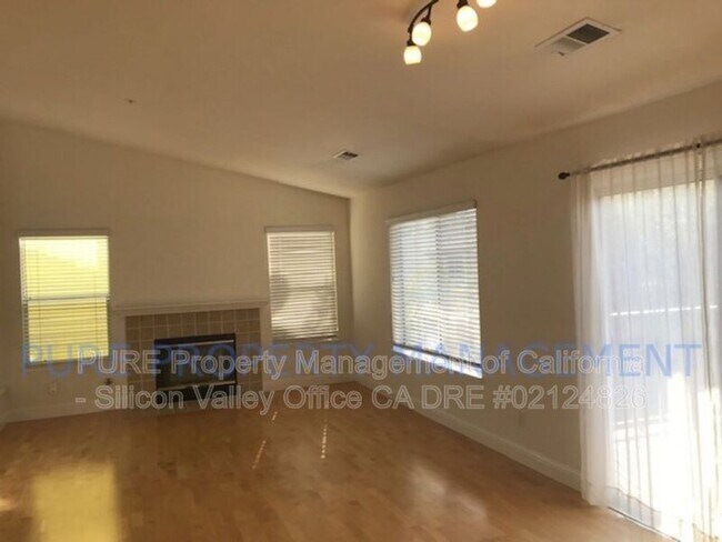 Building Photo - 587 Skypark Dr