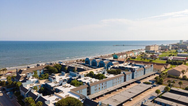 Foto del edificio - 711 Holiday Dr