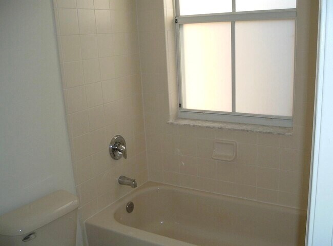 Building Photo - 3808 Shoma Dr