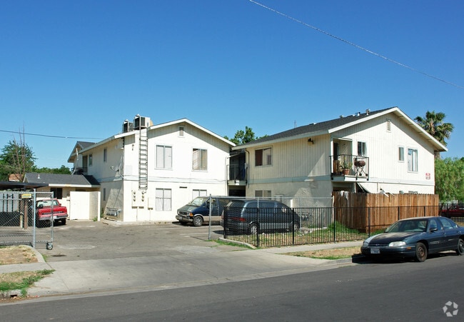 Building Photo - 2832 E Grant Ave