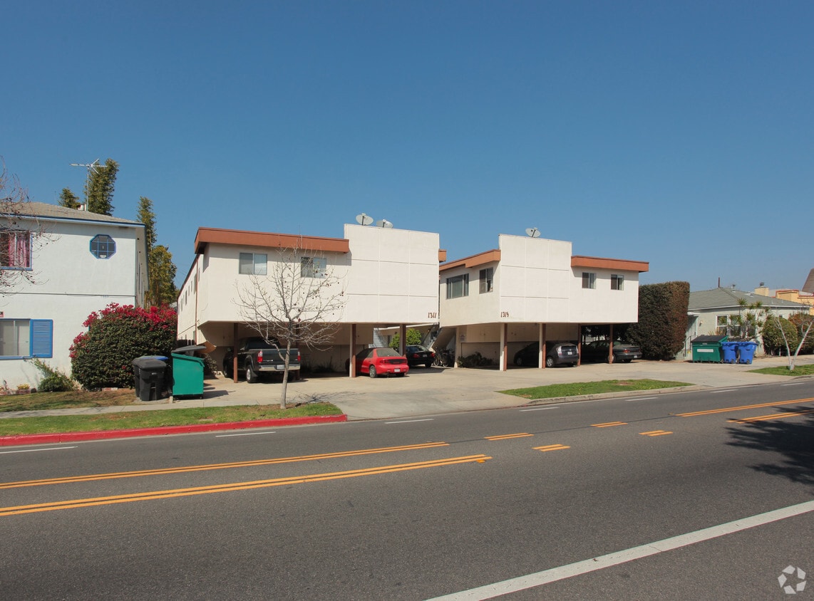 Primary Photo - 1311-1315 Ocean Park Blvd