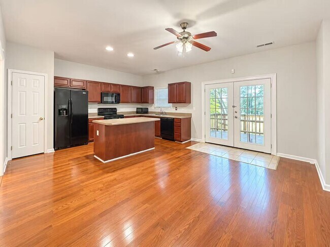 Building Photo - 468 Canewood Pl