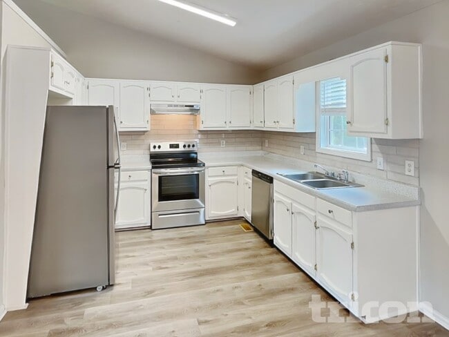 Building Photo - 676 Eagles Nest Cir