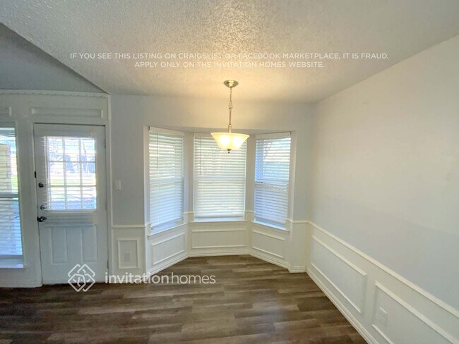 Foto del edificio - 340 NW Summercrest Blvd