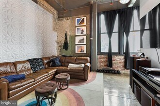 Building Photo - 1701 Tulip St