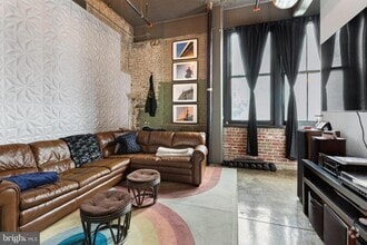 Building Photo - 1701 Tulip St
