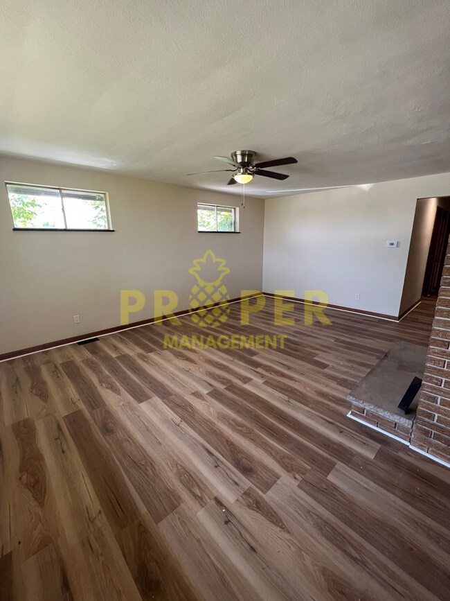 Foto del edificio - 3 bedrooms 1 bathroom house